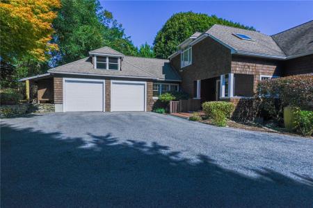 138 Green End Avenue, Middletown, Rhode Island 02842