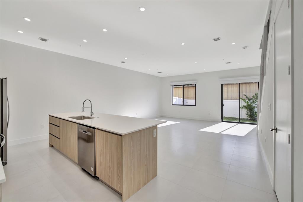 4208 NE 7th Ter, Oakland Park, Florida 33334