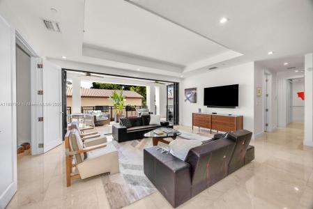 718 Valencia Ave 207, Coral Gables, Florida 33134, USA