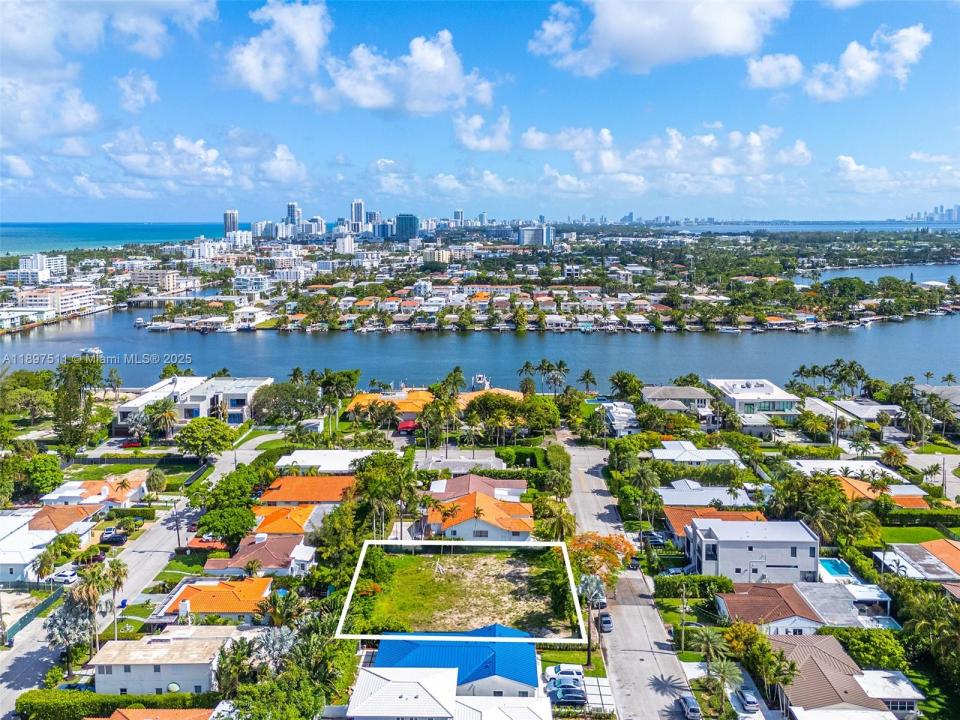 8821 and 8835 Froude Ave, Surfside, Florida 33154, Estados Unidos