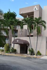 7486 Trent Dr 408, Tamarac, Florida 33321, USA