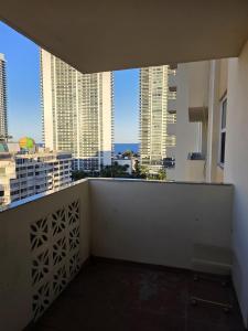 1833 S Ocean Dr 1505, Hallandale Beach, Florida 33009, USA