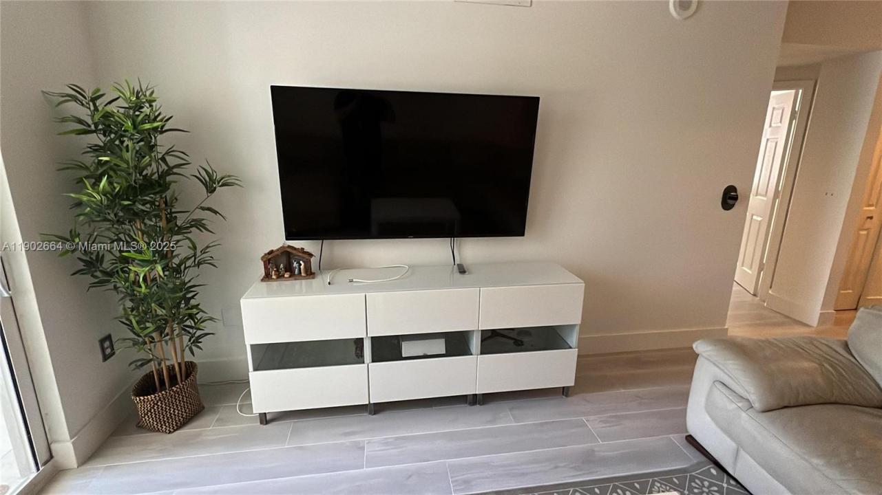 17100 N Bay Rd 1415, Sunny Isles Beach, فلوريدا 33160, الولايات المتحدة