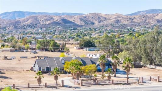 W Avenue, Palmdale, California 93551
