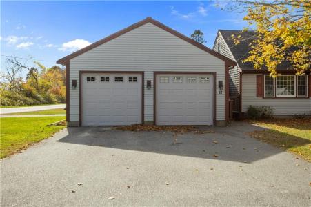 12 Beth Road, Tiverton, Rhode Island 02878, USA