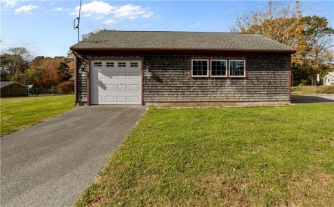 12 Beth Road, Tiverton, Rhode Island 02878, USA
