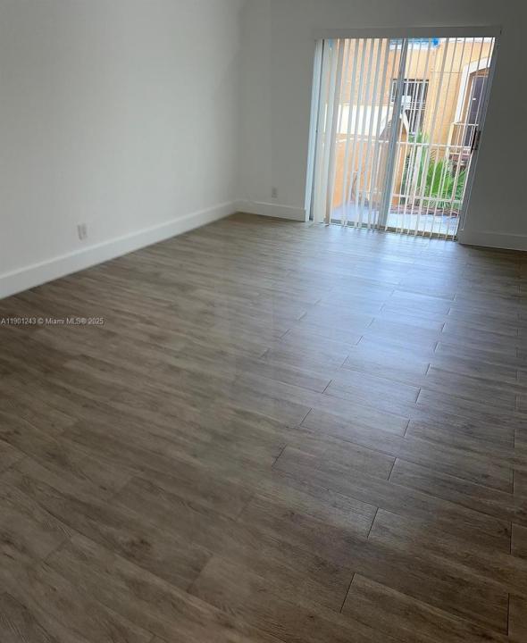 18101 NW 68th Ave E210, Hialeah, Florida 33015, Stati Uniti