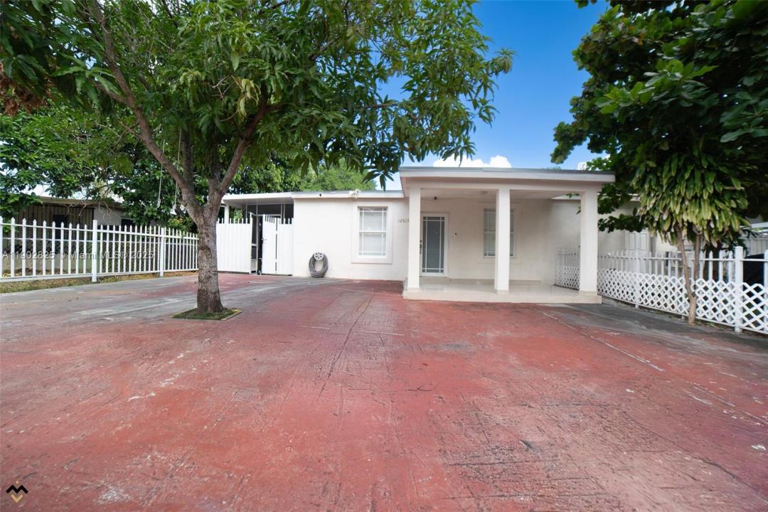 12615 E Randall Park Dr 1, Miami, Florida 33167, USA