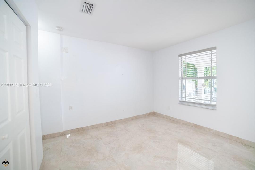 12615 E Randall Park Dr 1, Miami, Florida 33167, USA