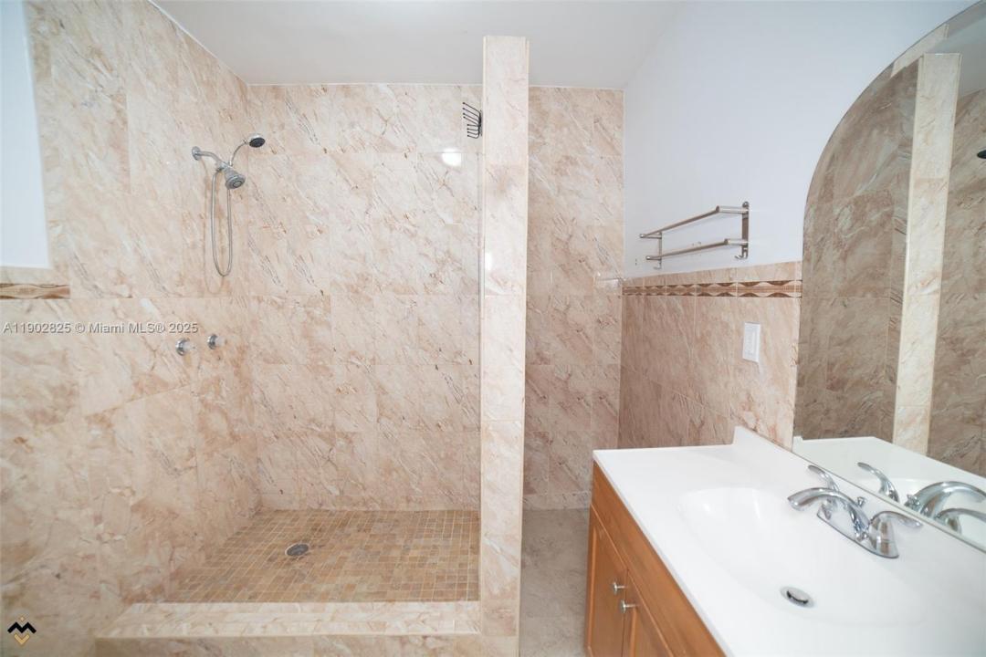 12615 E Randall Park Dr 1, Miami, Florida 33167, USA