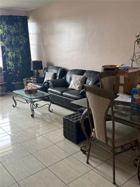 18555 NE 14th Ave 715, Miami, Florida 33179, USA
