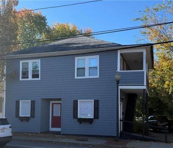 692 East Avenue, Warwick, Rhode Island 02886