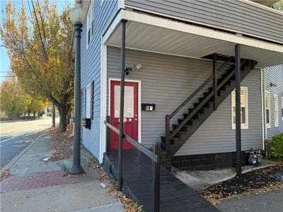 692 East Avenue, Warwick, Rhode Island 02886