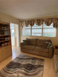 1333 E Hallandale Beach Blvd 406, Hallandale Beach, Florida 33009, USA