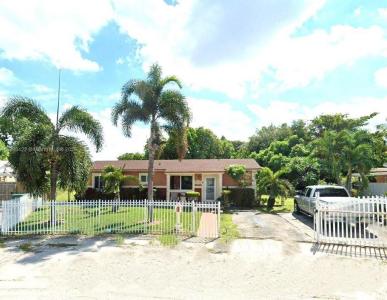 17935 NW 44th Ct, Miami Gardens, Florida 33055, USA