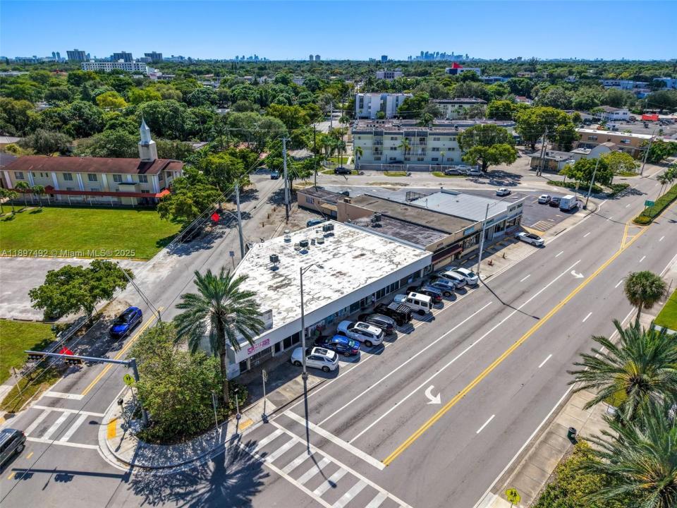 12985 W Dixie Hwy, North Miami, Florida 33161, Amerika Birleşik Devletleri