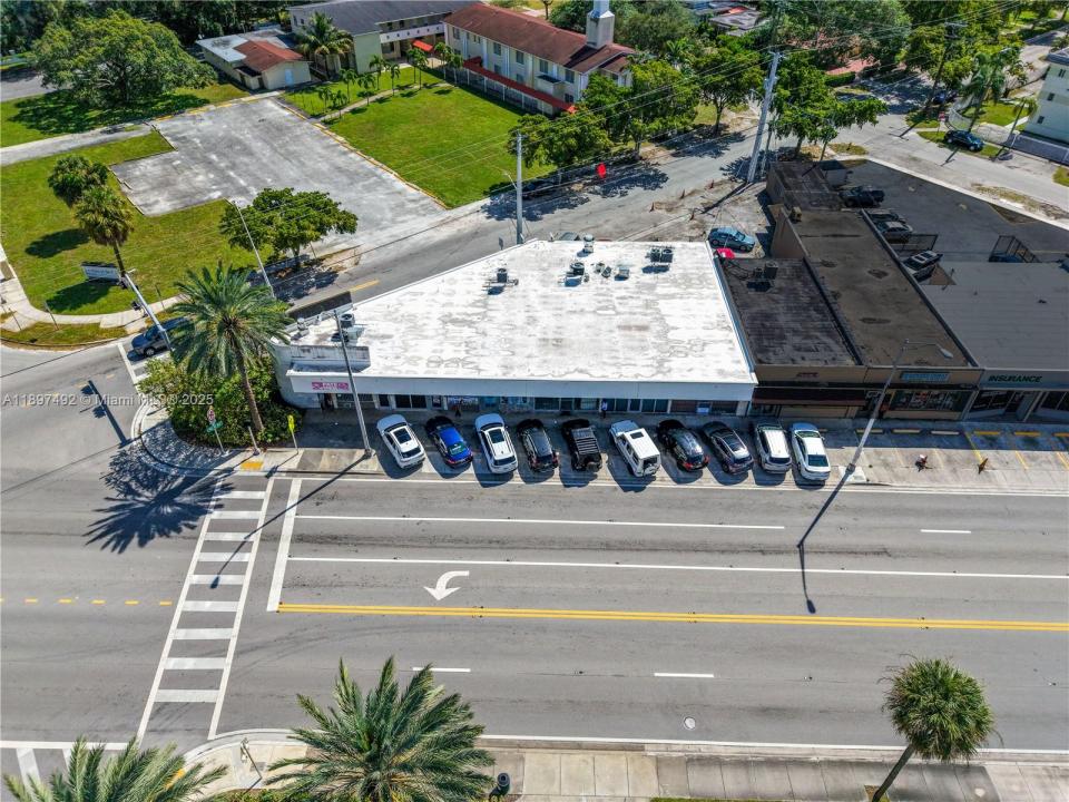 12985 W Dixie Hwy, North Miami, Florida 33161, Amerika Birleşik Devletleri