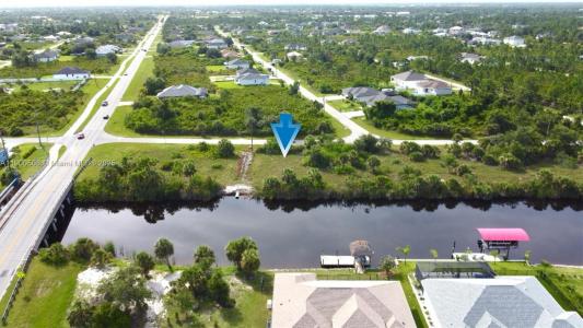 8584 Santa Cruz Dr, Port Charlotte, Florida 33981, USA