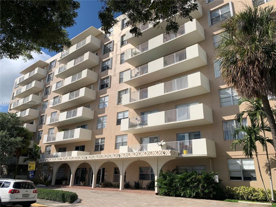 1455 N Treasure Dr 2M, North Bay Village, Floride 33141, États-Unis