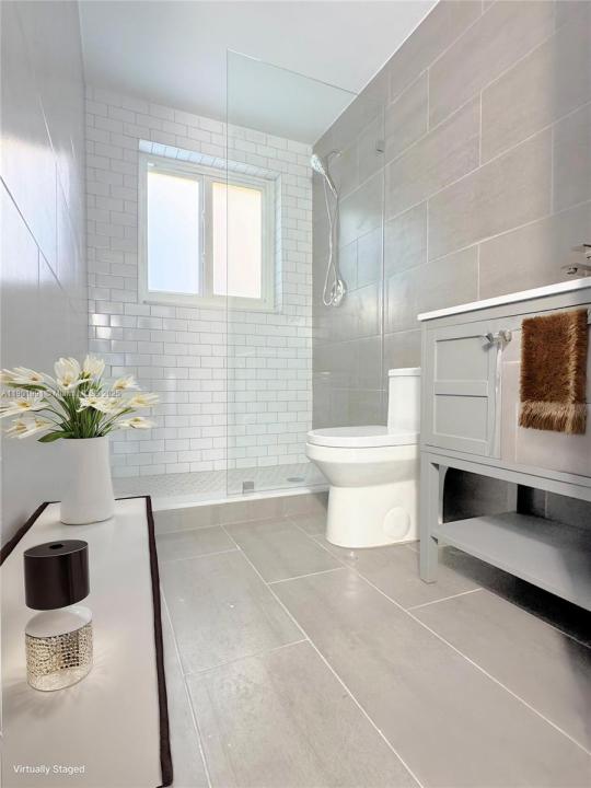 7325 Byron Ave 1, Miami Beach, 佛罗里达州 33141, 美国