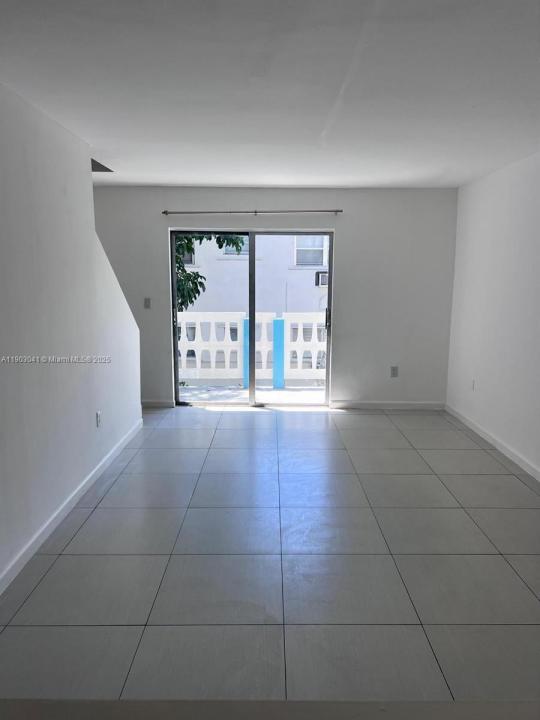 7820 NE Bayshore Ct 206, Miami, Flórida 33138, Estados Unidos