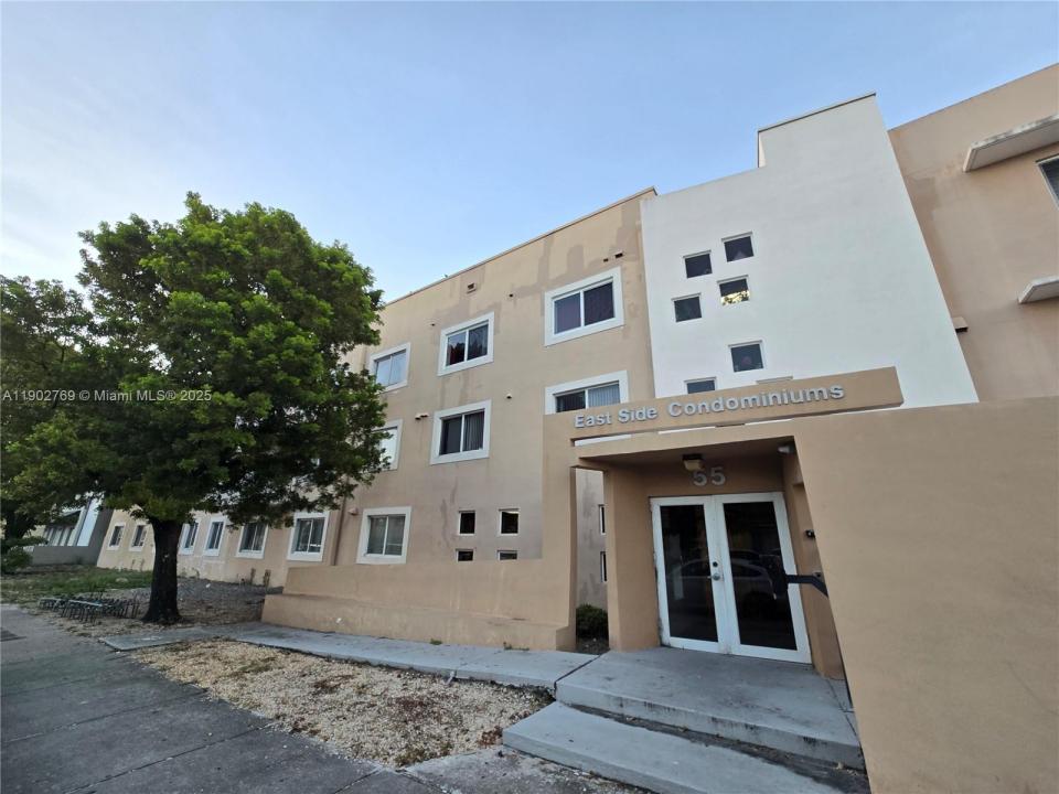 55 E 4th St 302, Hialeah, פלורידה 33010, ארצות הברית של אמריקה 
