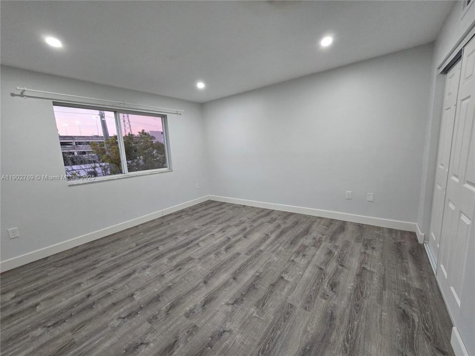 55 E 4th St 302, Hialeah, פלורידה 33010, ארצות הברית של אמריקה 