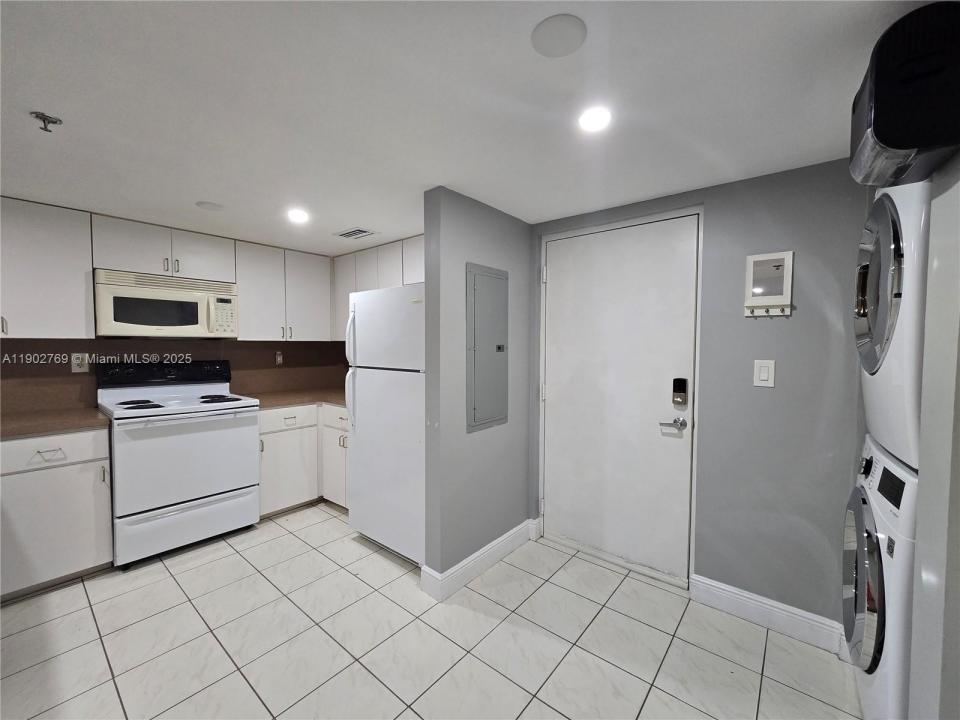 55 E 4th St 302, Hialeah, פלורידה 33010, ארצות הברית של אמריקה 