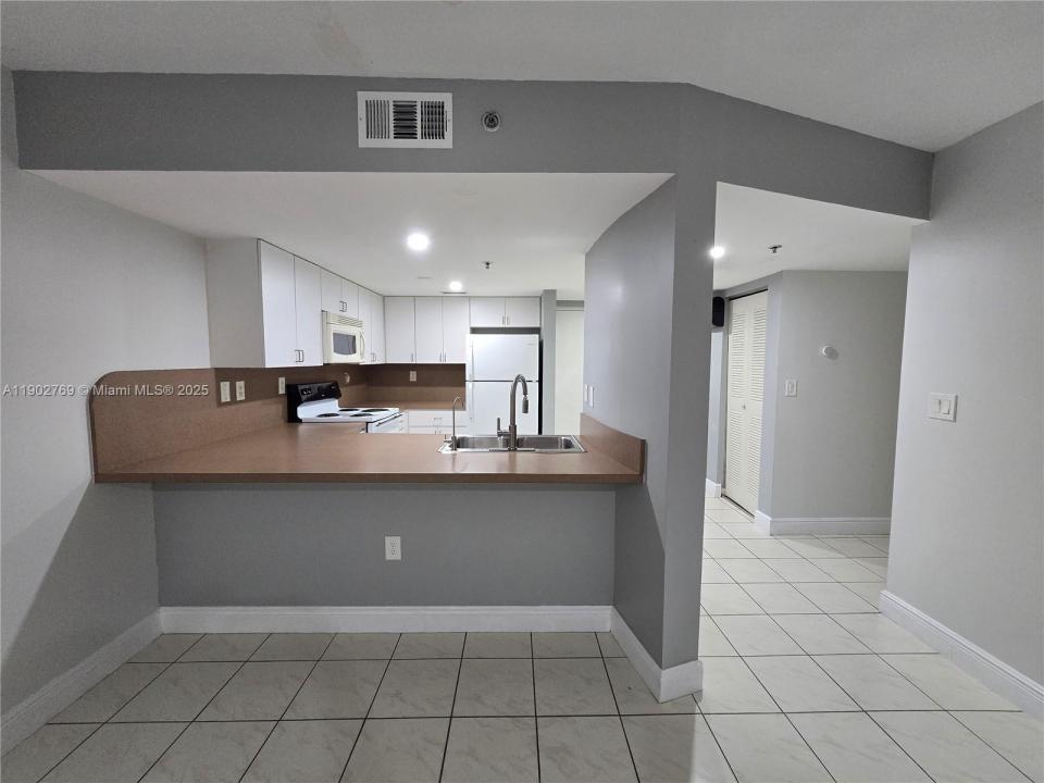 55 E 4th St 302, Hialeah, פלורידה 33010, ארצות הברית של אמריקה 