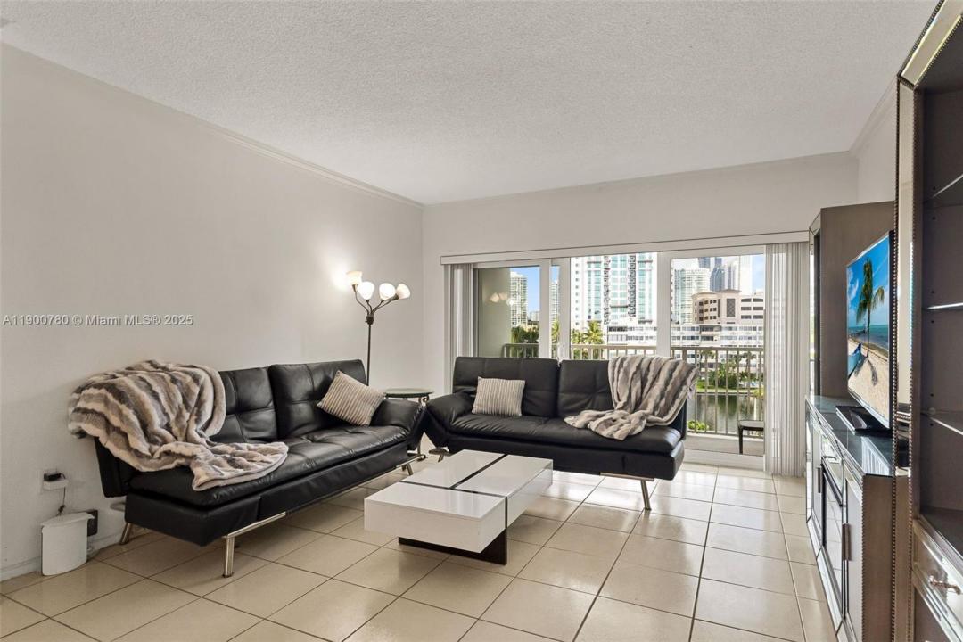 300 Bayview Dr 509, Sunny Isles Beach, פלורידה 33160, ארצות הברית של אמריקה 
