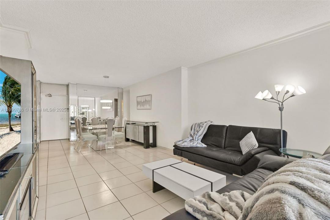 300 Bayview Dr 509, Sunny Isles Beach, פלורידה 33160, ארצות הברית של אמריקה 