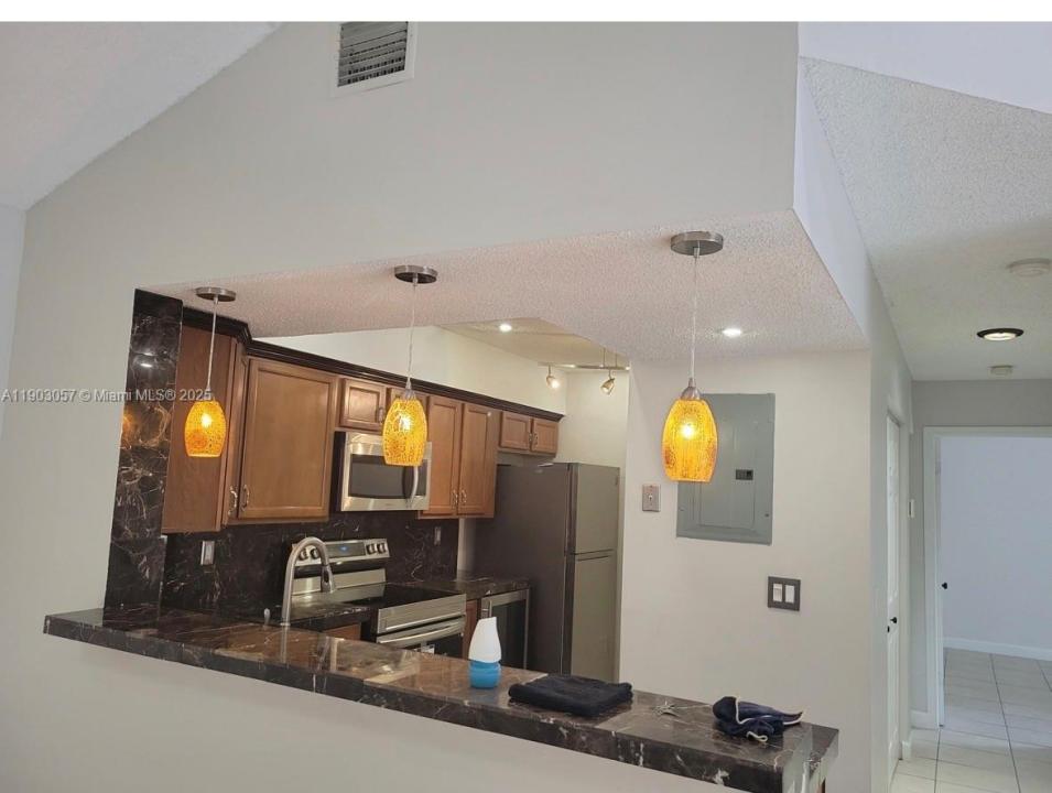 18850 NW 57th Ave 306, Hialeah, Flórida 33015, Estados Unidos