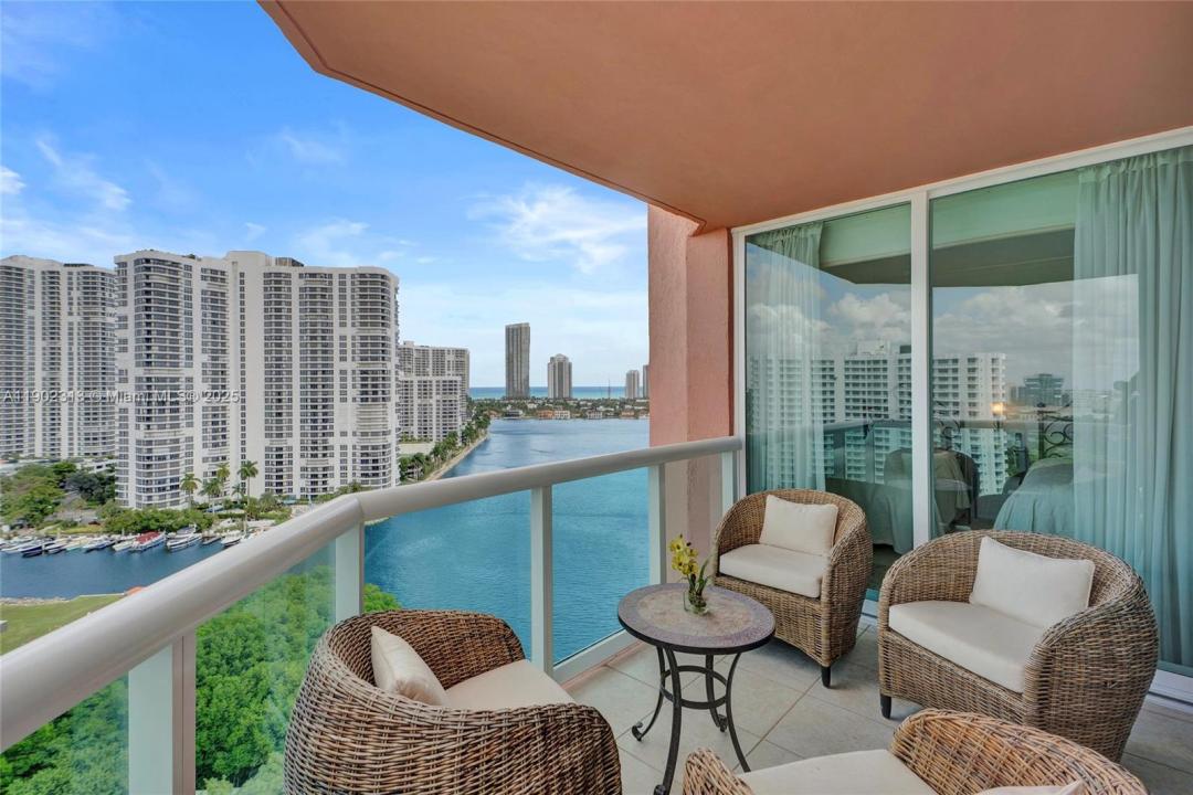 3370 Hidden Bay Dr 1702, Aventura, Flórida 33180, Estados Unidos