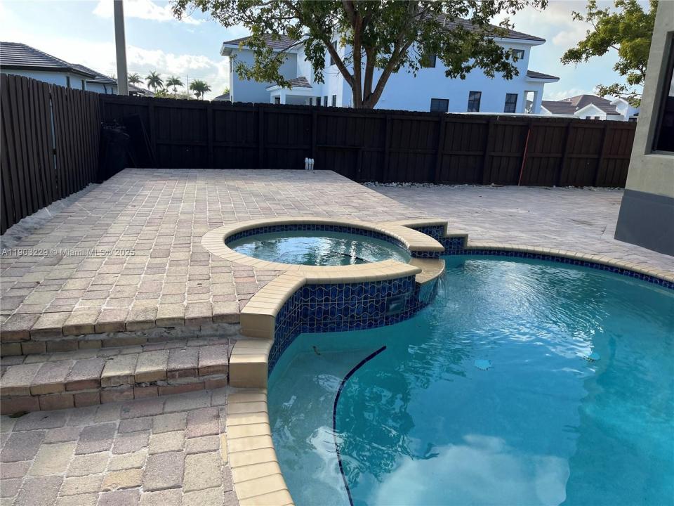 14492 SW 22nd Ter, Miami, Флорида 33175, Соединенные Штаты