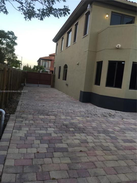 14492 SW 22nd Ter, Miami, Флорида 33175, Соединенные Штаты