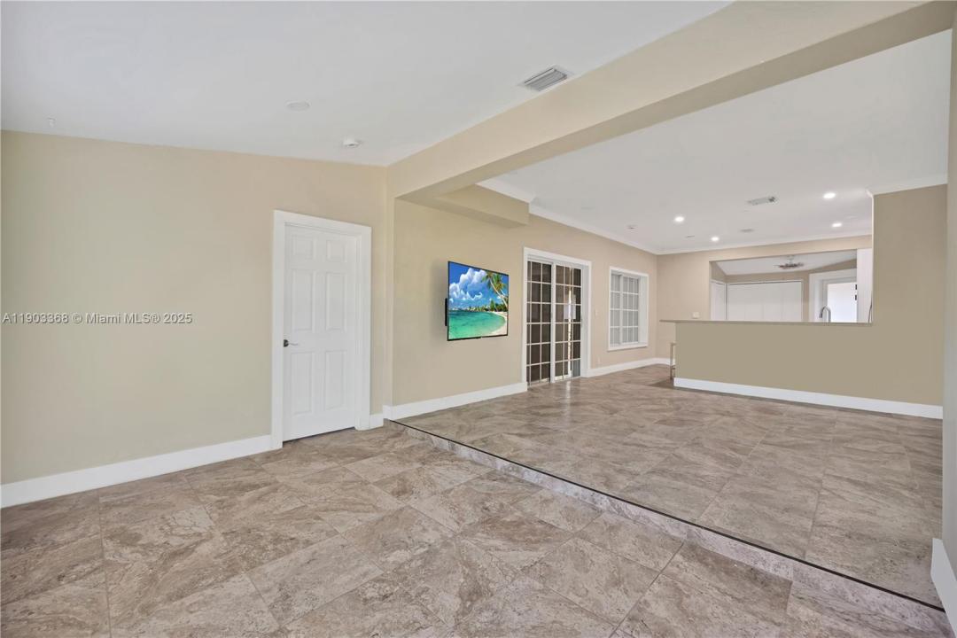 818 NE 3rd St, Hallandale Beach, פלורידה 33009, ארצות הברית של אמריקה