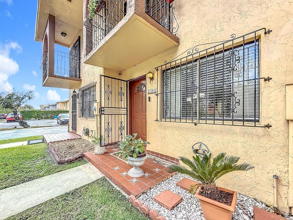 1782 W 42nd St 1782, Hialeah, Florida 33012, HOA KỲ