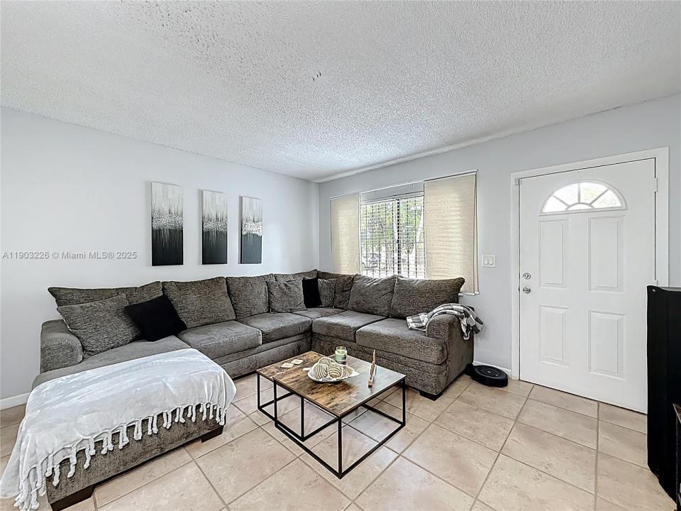 1782 W 42nd St 1782, Hialeah, Florida 33012, HOA KỲ