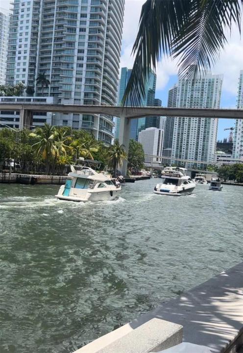 185 SW 7 ST 1802, Miami, Flórida 33130, Estados Unidos