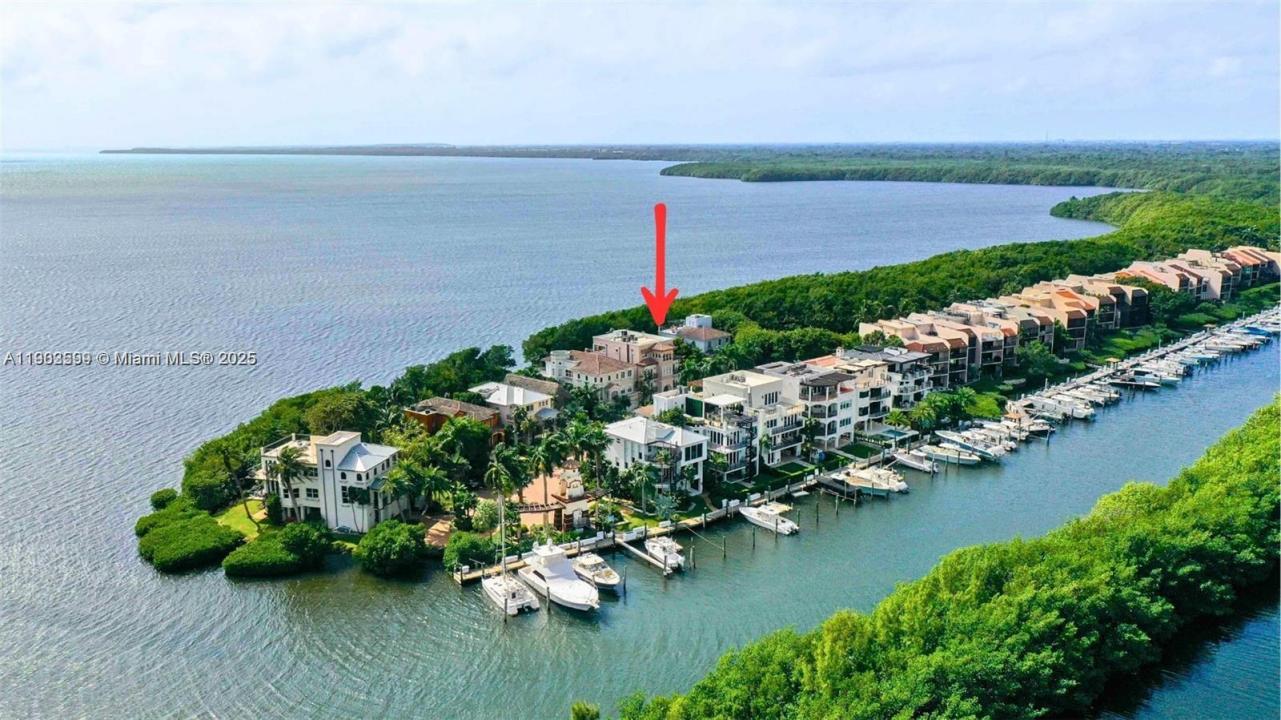 5863 Paradise Point Dr, Palmetto Bay, Florida 33157