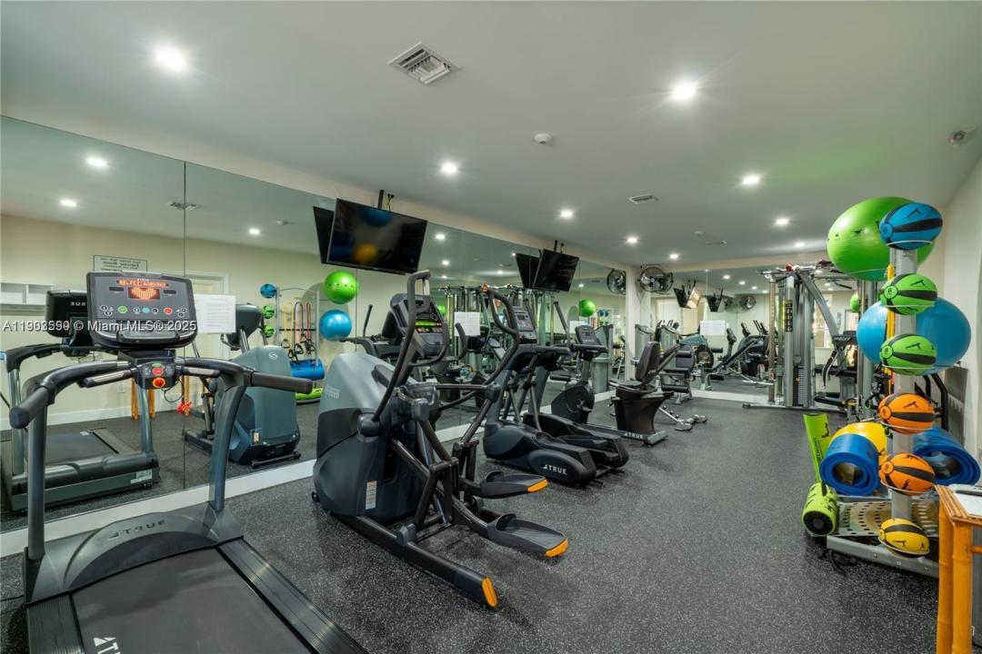 5863 Paradise Point Dr, Palmetto Bay, Florida 33157