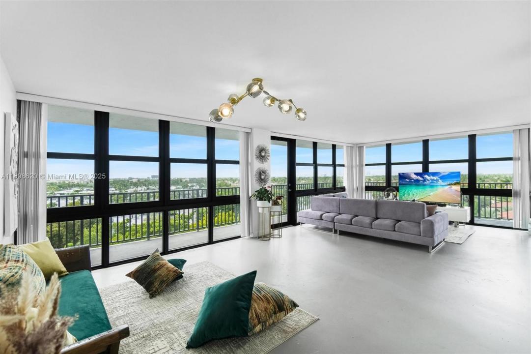 1000 Parkview Dr 809, Hallandale Beach, Флорида 33009, Соединенные Штаты