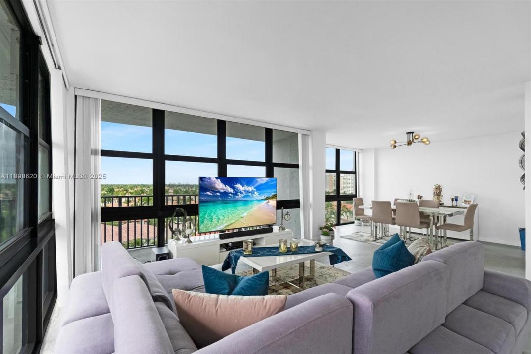 1000 Parkview Dr 809, Hallandale Beach, Флорида 33009, Соединенные Штаты