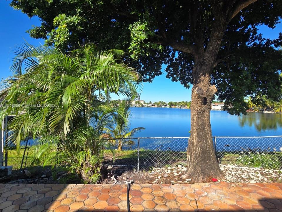 7770 W 8th Ave, Hialeah, Florida 33014