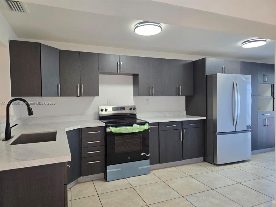 7770 W 8th Ave, Hialeah, Florida 33014