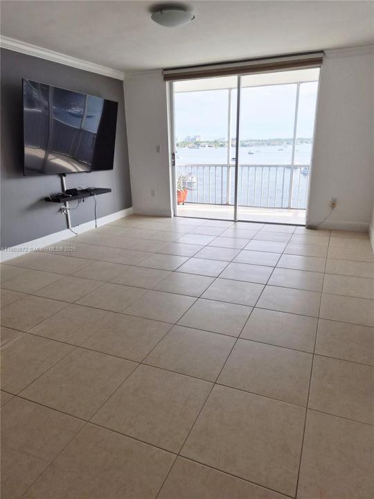 2910 Point East Dr M610, Aventura, Floride 33160, États-Unis