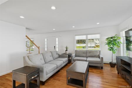 16 Mastro Court, Riverhead, 뉴욕 11933, 미국