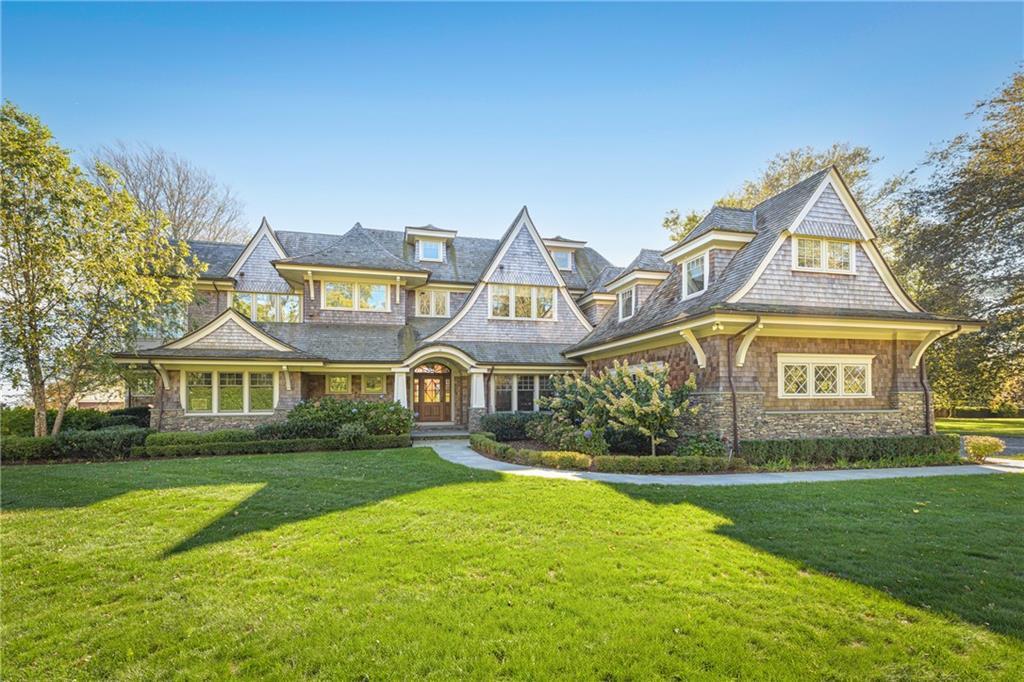 10 Ocean Lawn Lane, Newport, Rhode Island 02840