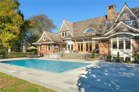 10 Ocean Lawn Lane, Newport, Rhode Island 02840