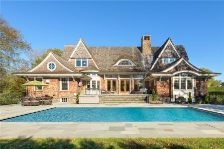 10 Ocean Lawn Lane, Newport, Rhode Island 02840